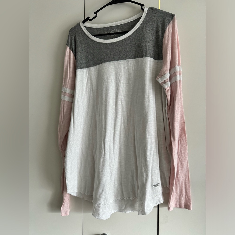 Pink, white and gray lightweight long sleeve Hollister must-have top - worn once